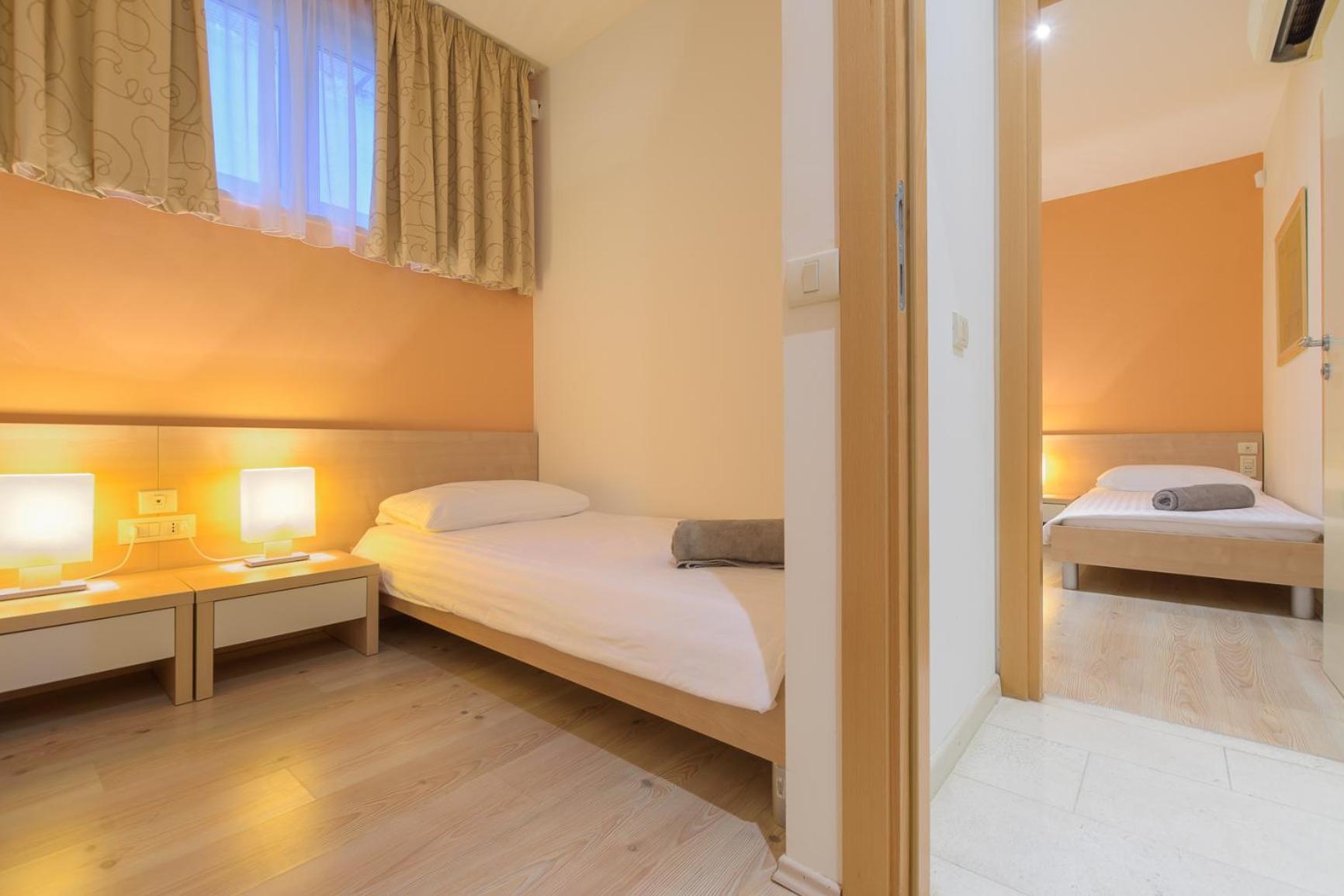 Apartments Grand Novi Vinodolski Resort Rum bild