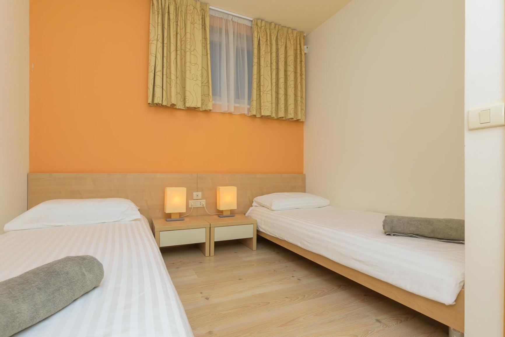 Apartments Grand Novi Vinodolski Resort Rum bild