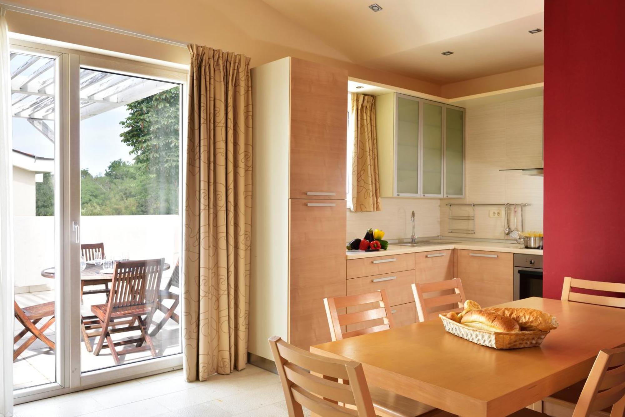 Apartments Grand Novi Vinodolski Resort Rum bild