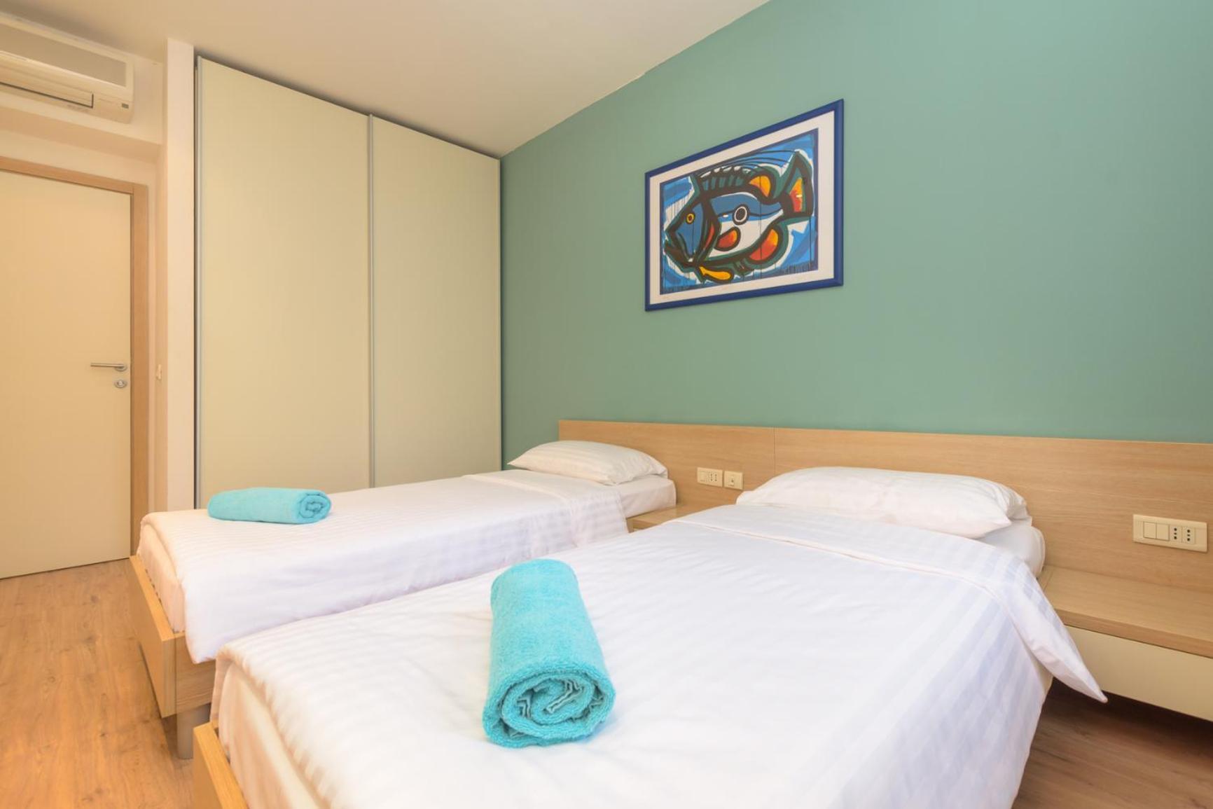 Apartments Grand Novi Vinodolski Resort Rum bild