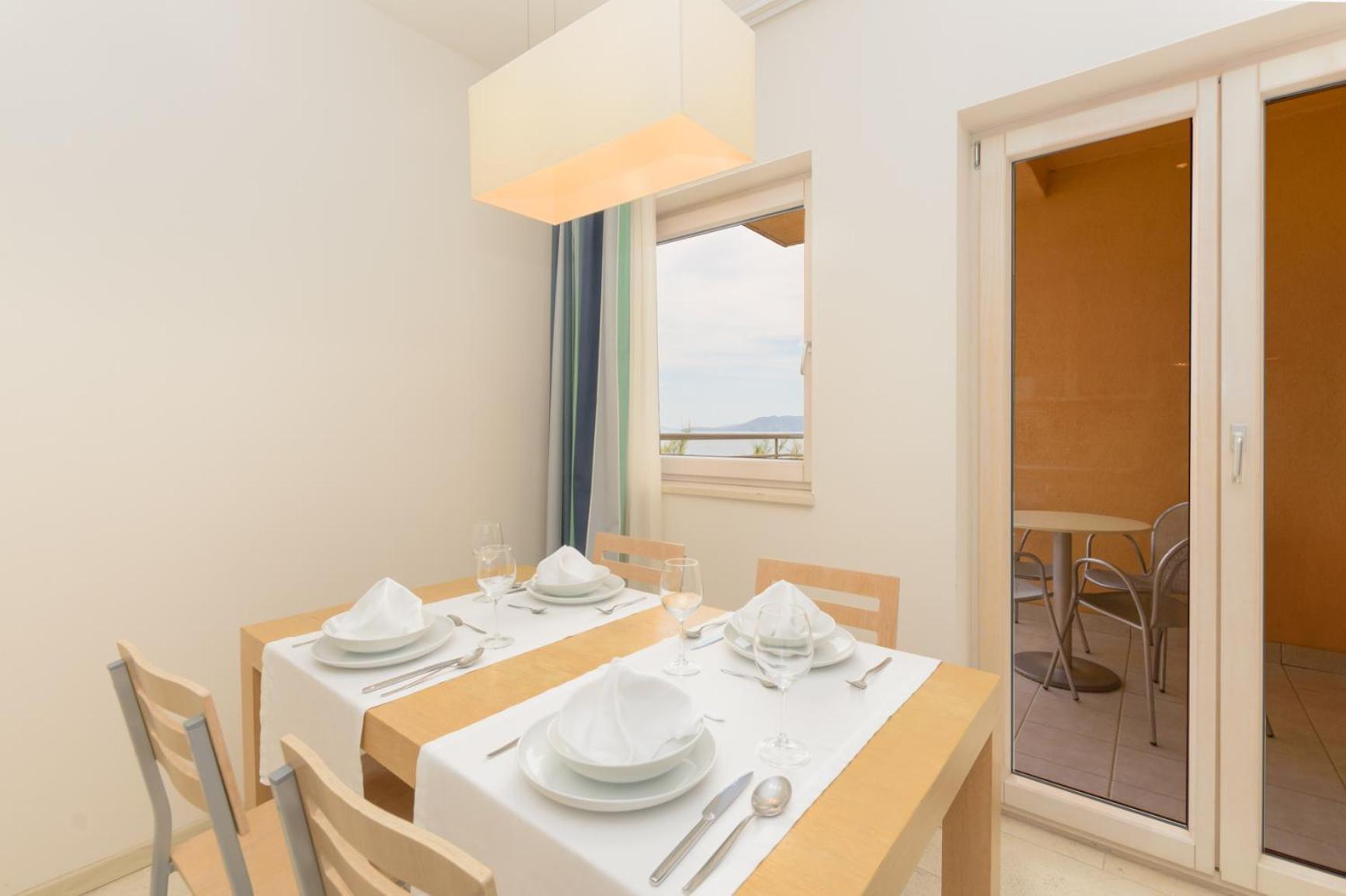 Apartments Grand Novi Vinodolski Resort Rum bild