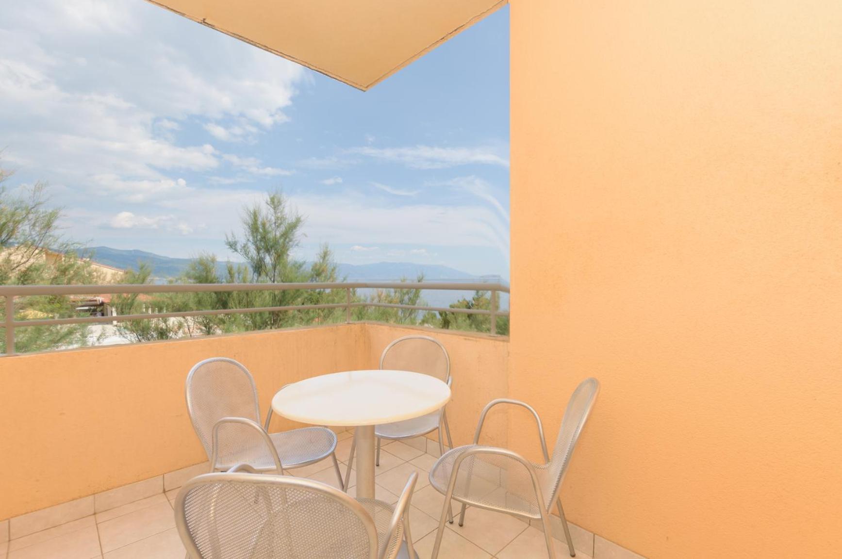 Apartments Grand Novi Vinodolski Resort Rum bild