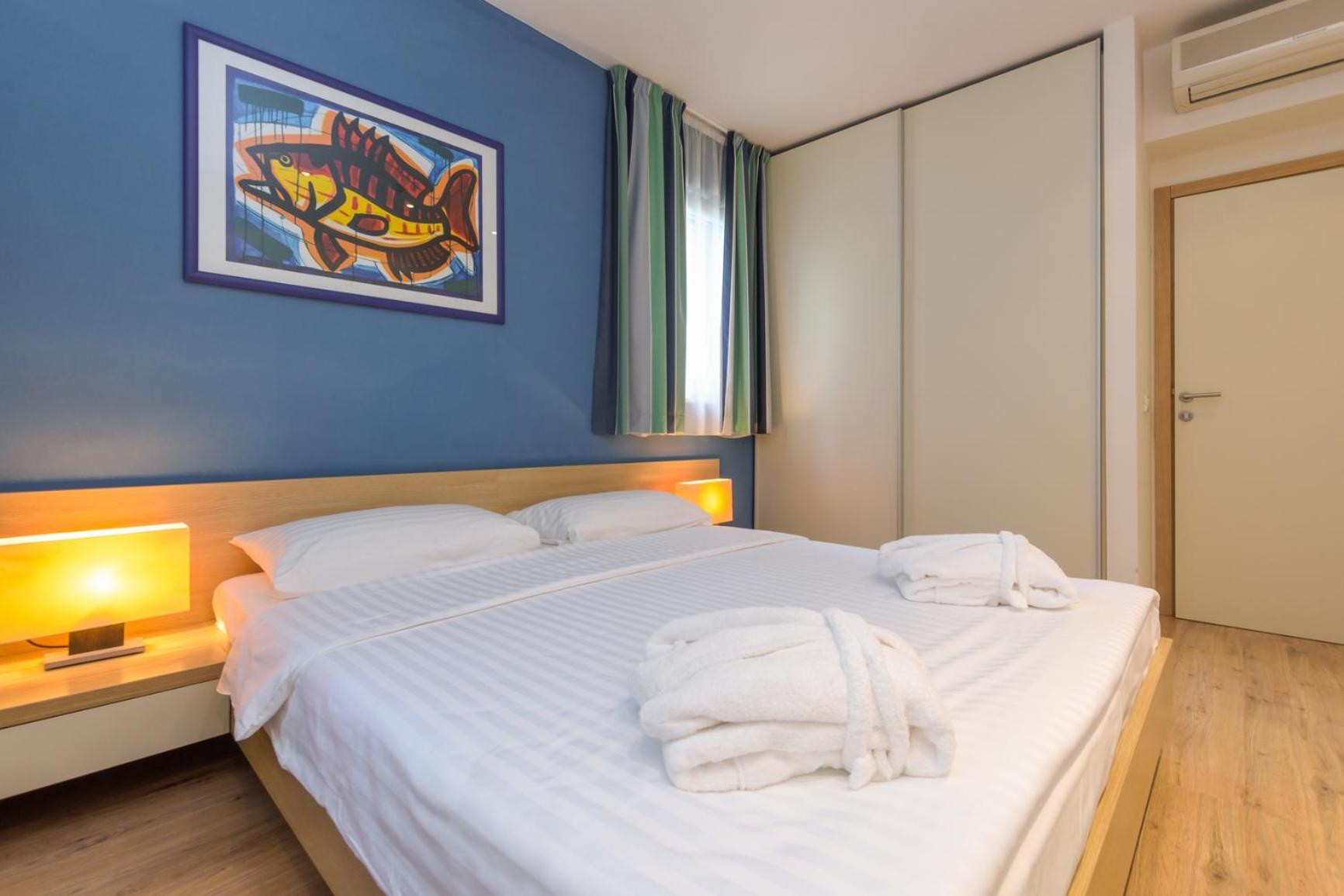 Apartments Grand Novi Vinodolski Resort Rum bild