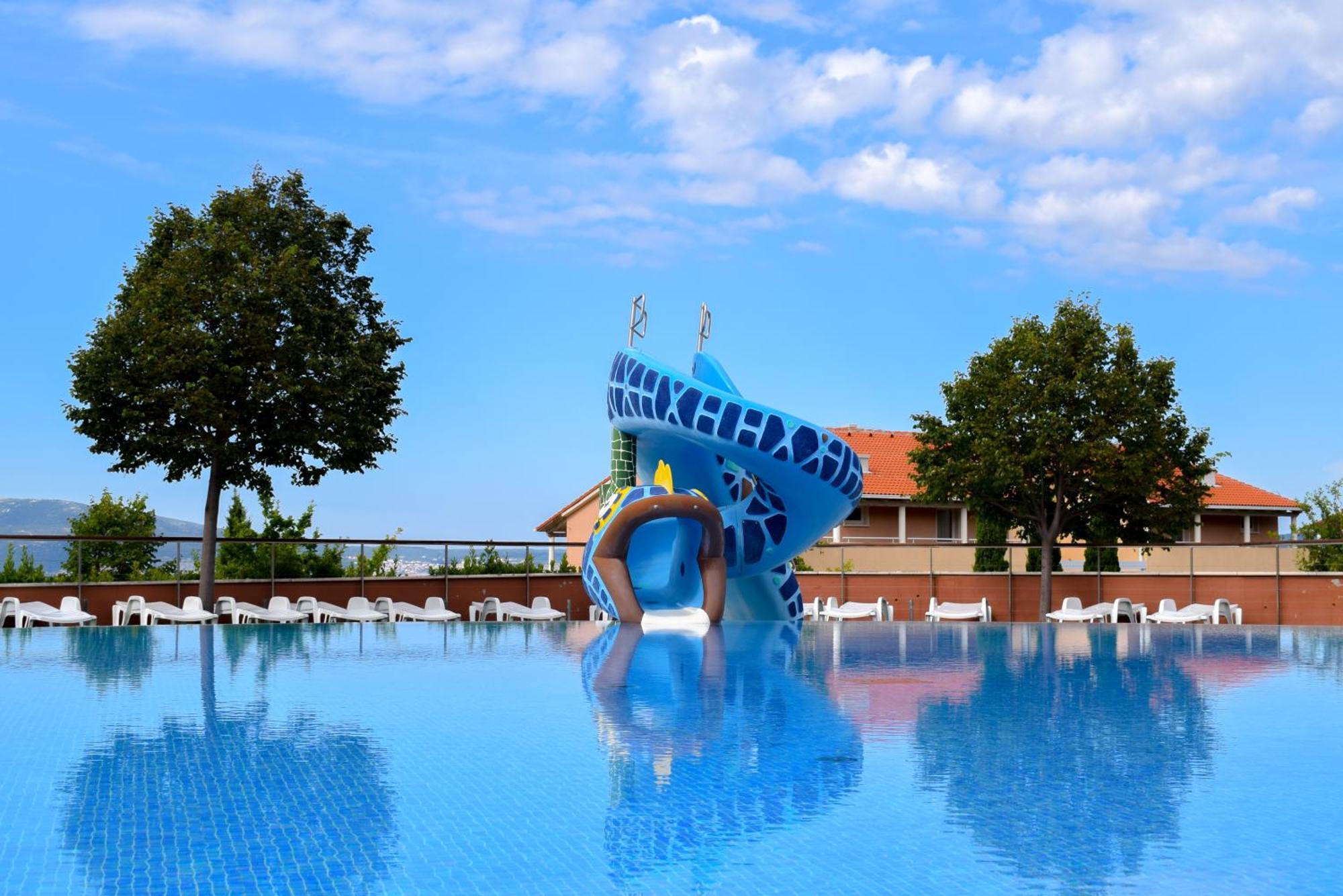 Apartments Grand Novi Vinodolski Resort Exteriör bild