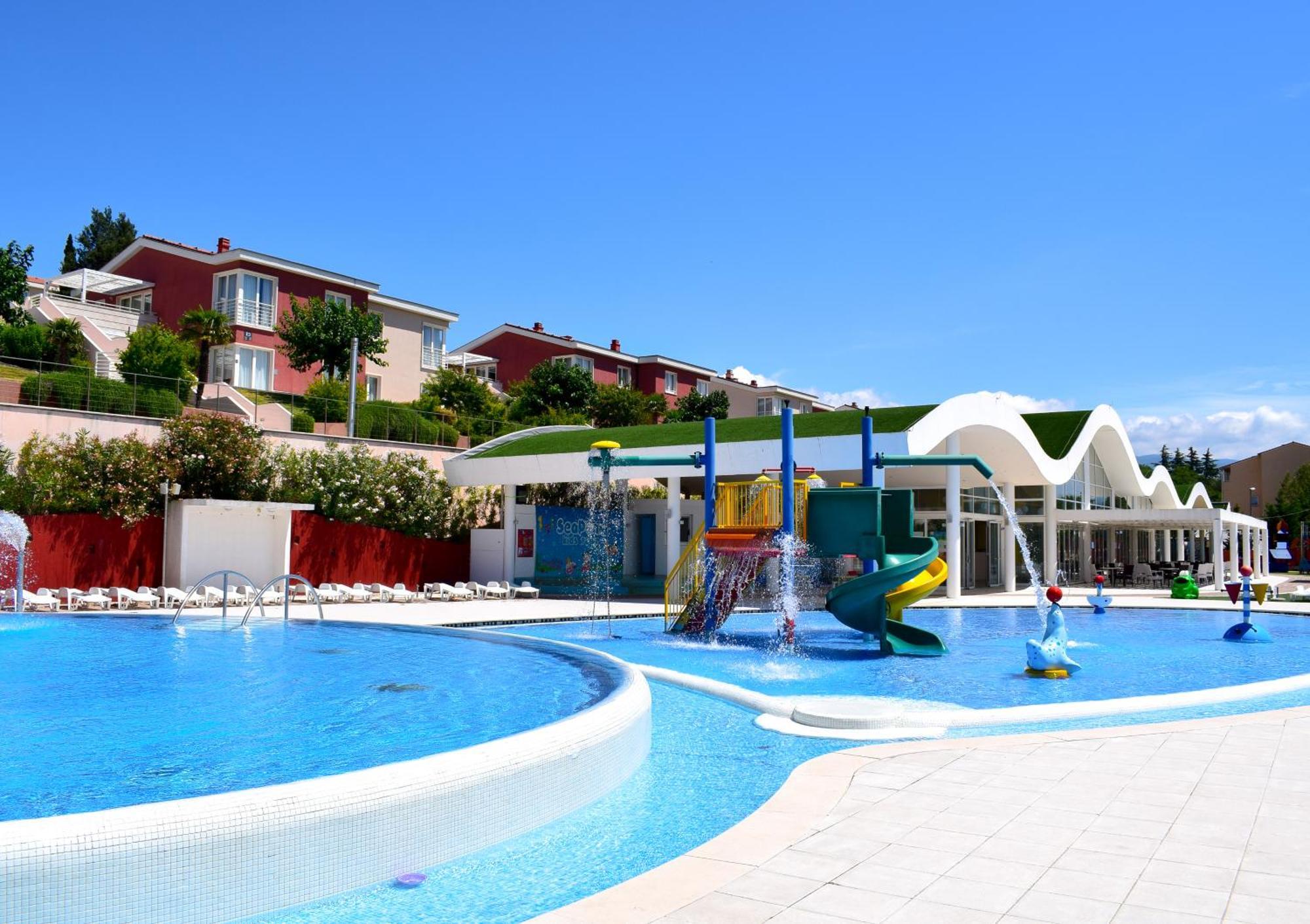 Apartments Grand Novi Vinodolski Resort Exteriör bild